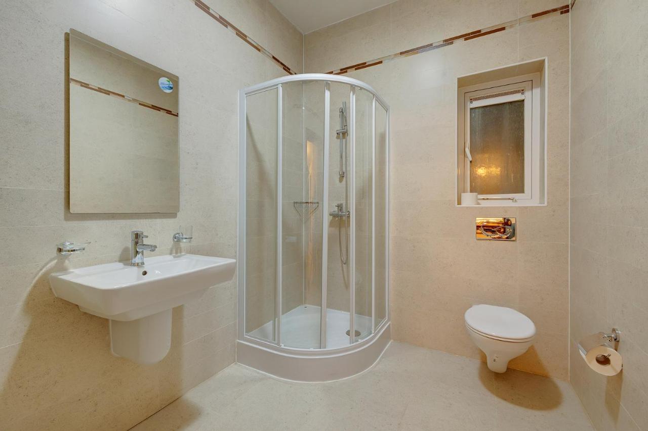 Seafront Lux Apart Inc Pool, Upmarket Area Sliema Exteriör bild